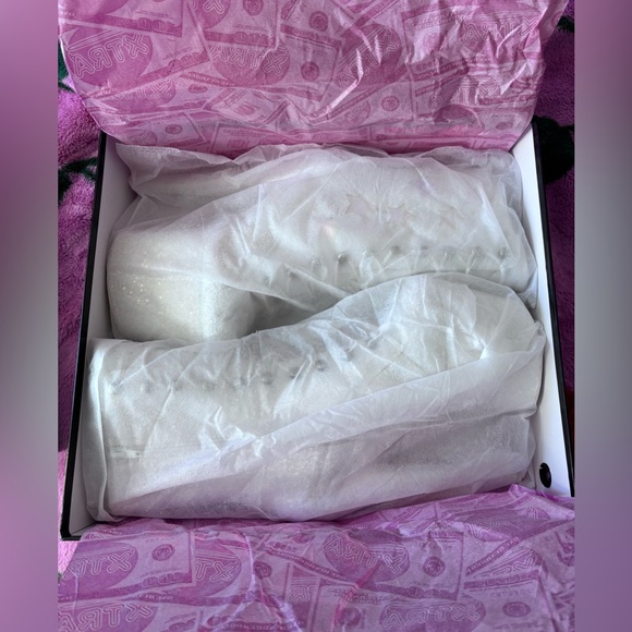 YRU Xtra- Mya White Star Glitter Platform Boots - Picture 7 of 15